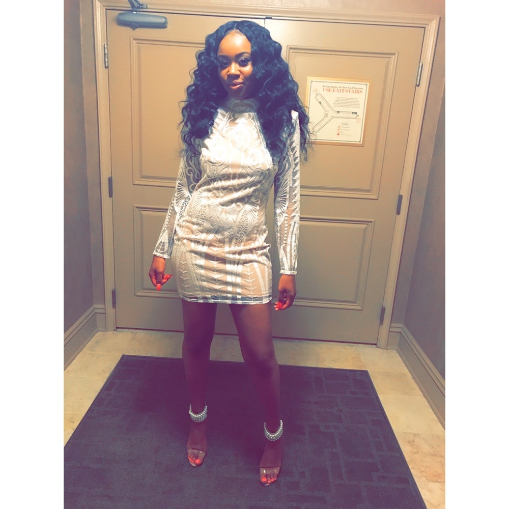 Lace nude fitted bodycon dress